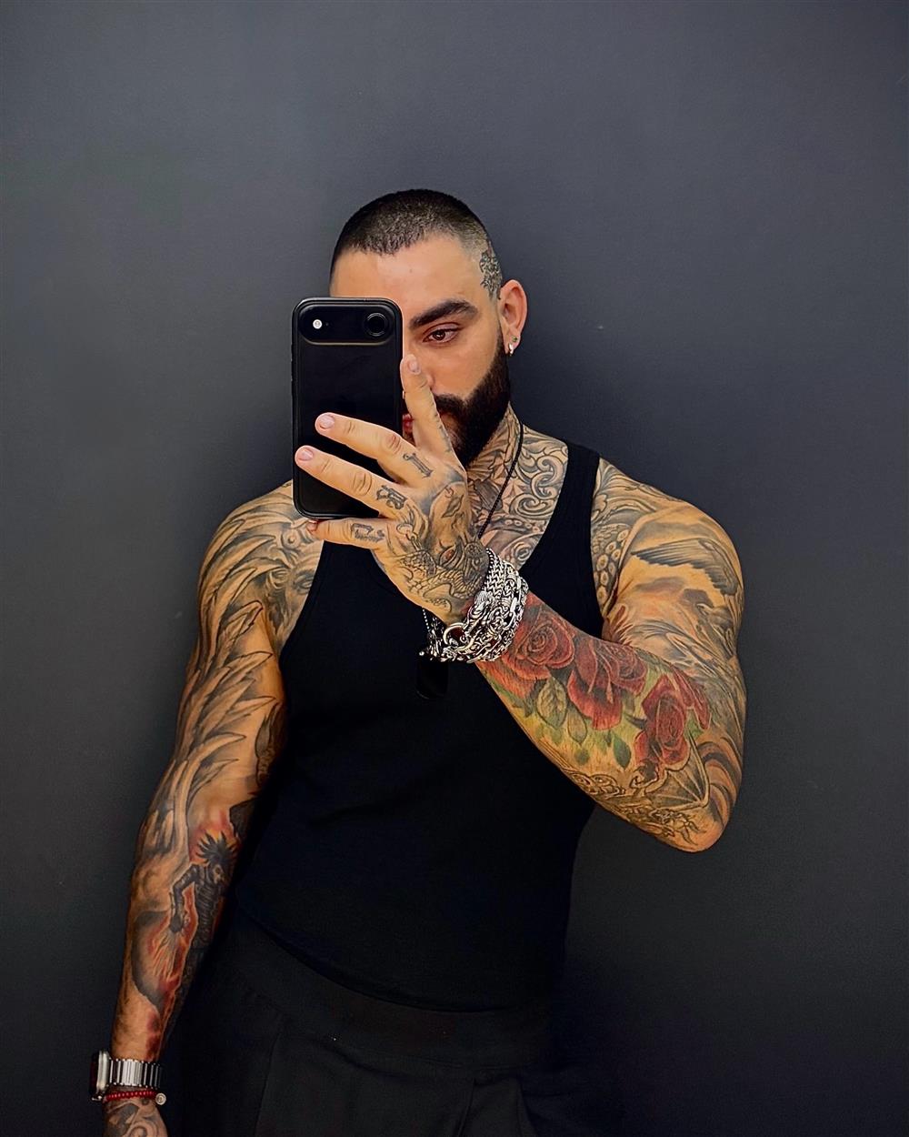 Julián Pérez, retrato frente al espejo